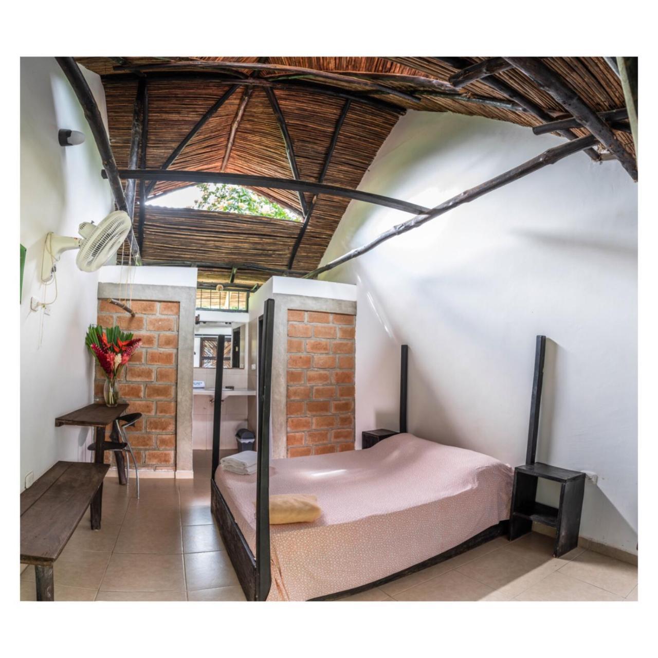 Hostal La Media Luna Паломіно Екстер'єр фото